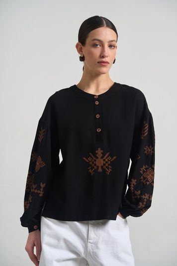 Рубашка с рушниковой вышивкой (1, S, Black terra, чорний) RM4320-26DB*-*3475 фото от украинского бренда RicaMare