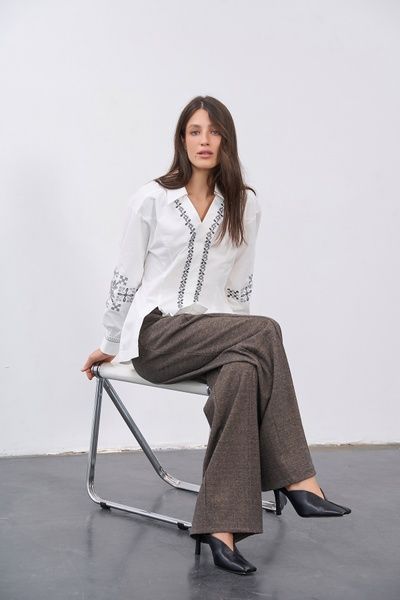 Приталенная рубашка с вышивкой (10, S, Milk, молочний) RM4353-26DB*-*3857 фото от украинского бренда RicaMare