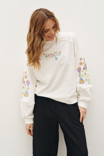 Свитшот с вышивкой Нация (10, M, Milk, молочний) RM4253-25DC*-*984 фото от украинского бренда RicaMare