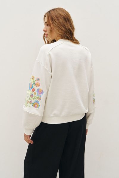 Свитшот с вышивкой Нация (10, M, Milk, молочний) RM4253-25DC*-*984 фото от украинского бренда RicaMare