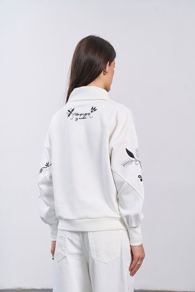 Олімпійка з вишивкою (10, S, White lily, молочний) RM4349-26DL*-*3620 фото від українського бренду RicaMare