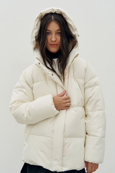 Жіночий пуховик з капюшоном (10, S-M, Marshmallow white, молочний) RM4211-24DJ*-*606 фото від українського бренду RicaMare