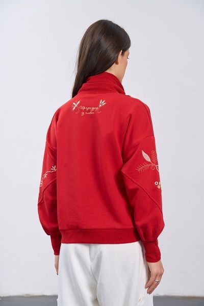 Олімпійка з вишивкою (2, S, Hibiscus red, червоний) RM4349-26DL*-*3623 фото від українського бренду RicaMare