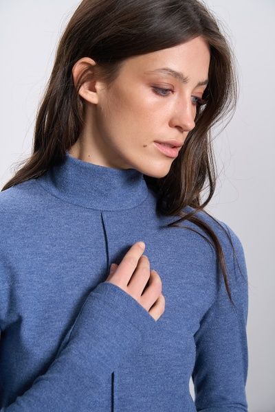 Трикотажний гольф зі швом по центру (4, S, Navy blue, синій) RM4359-26DG*-*3805 фото від українського бренду RicaMare