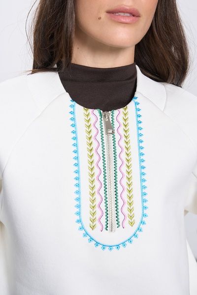 Свитшот с вышивкой &laquo;Искусство&raquo; (10, S, White art, молочний) RM4347-26DC*-*3877 фото от украинского бренда RicaMare