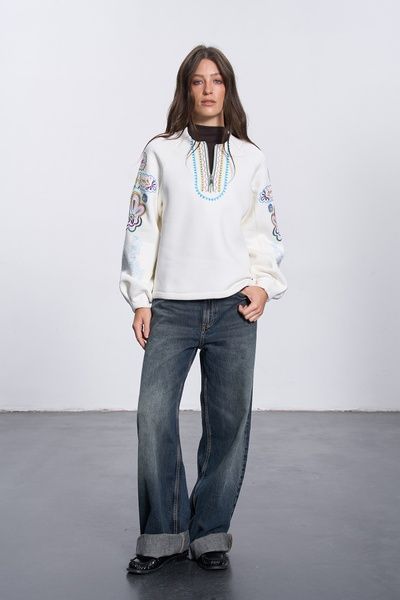 Свитшот с вышивкой &laquo;Искусство&raquo; (10, S, White art, молочний) RM4347-26DC*-*3877 фото от украинского бренда RicaMare