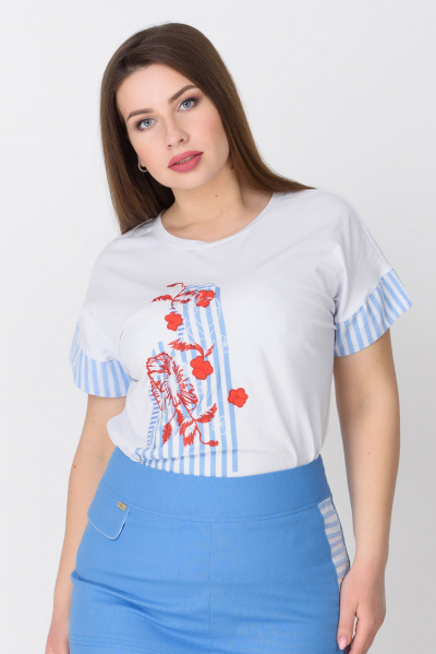 Жіноча футболка с вишивкою квітів